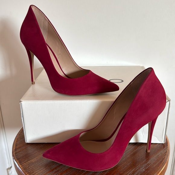 Elegant Red Stiletto Heels - Picture 2 of 8